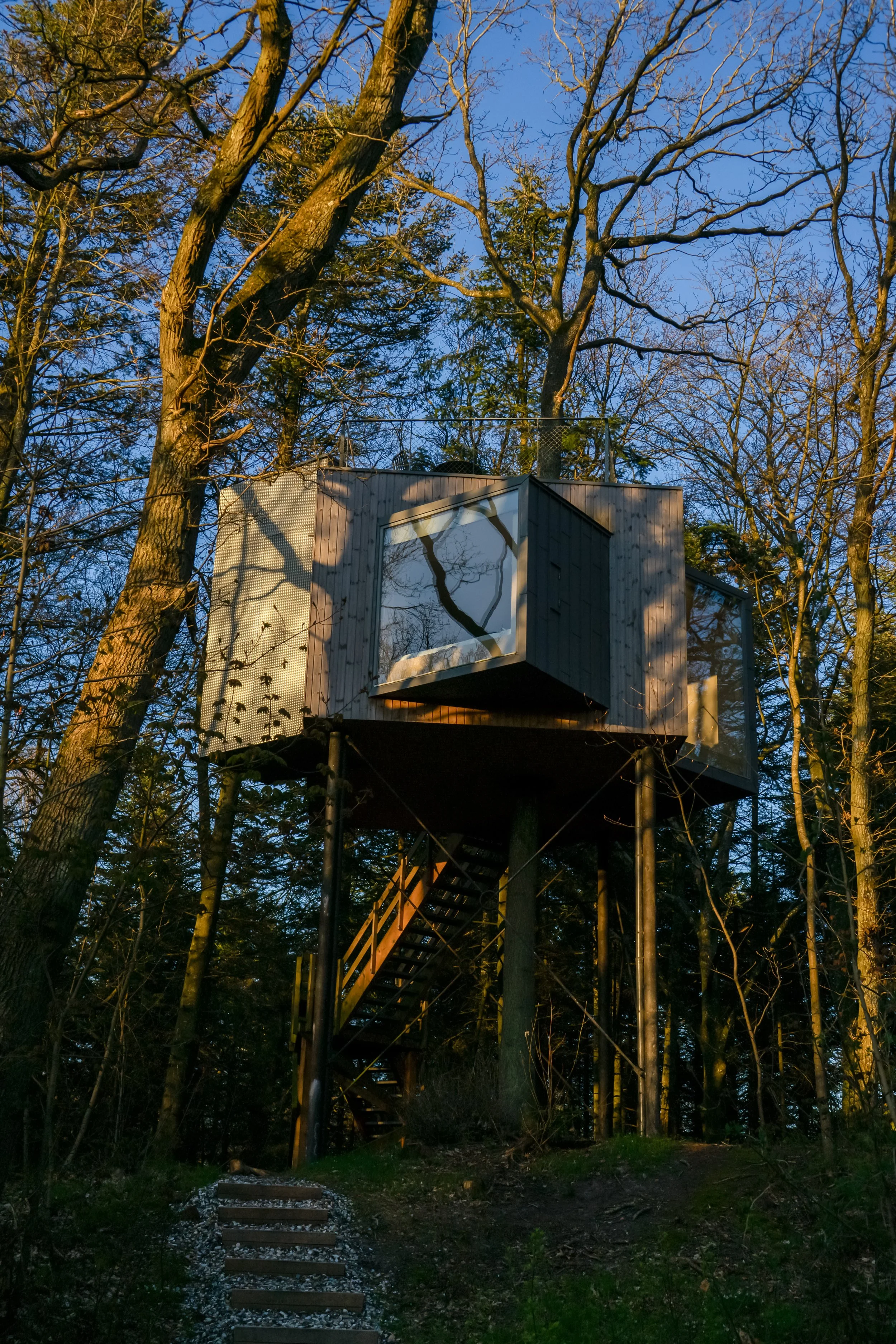 A magical night in the exclusive and eco-friendly Løvtag Treehouse Cabin.